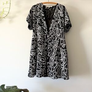 Diane Von Furstenberg‎ Black/White Wrap Shift Dress Size 4